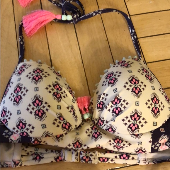 Victoria’s Secret bikini - Picture 4 of 8